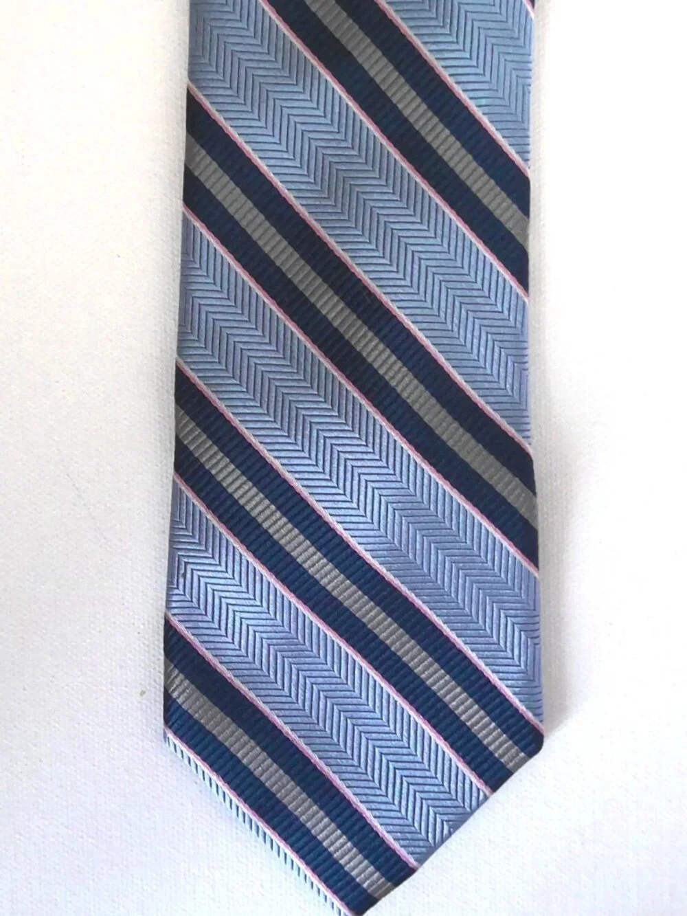 Jos A Bank RESERVE Mens Neck Tie Blue Gray Pink & White Stripe Classic 100% Silk